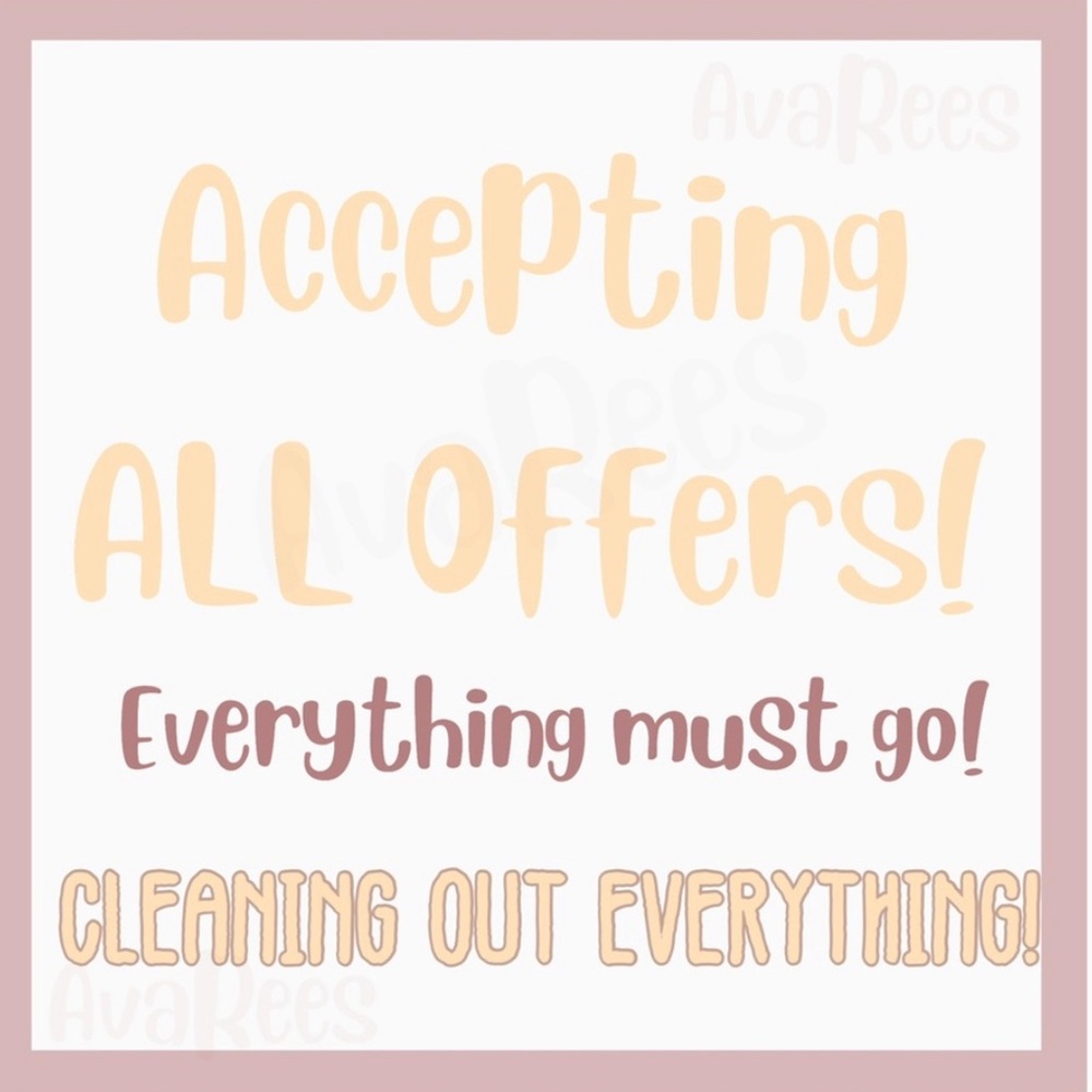 Closet clean-out.Don’t hesitate on making a low offer.I ship out within 24 hrs.